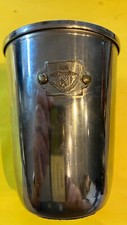 Alter Metall Becher mit Emblem
